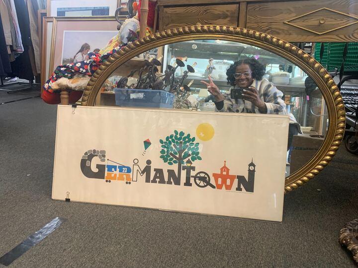 Trenae Nuri poses in front of a mirror.