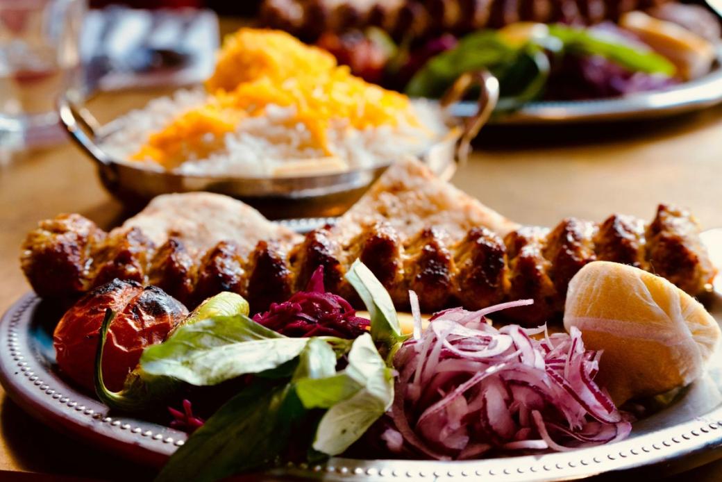 A plate of meat and vegetables.