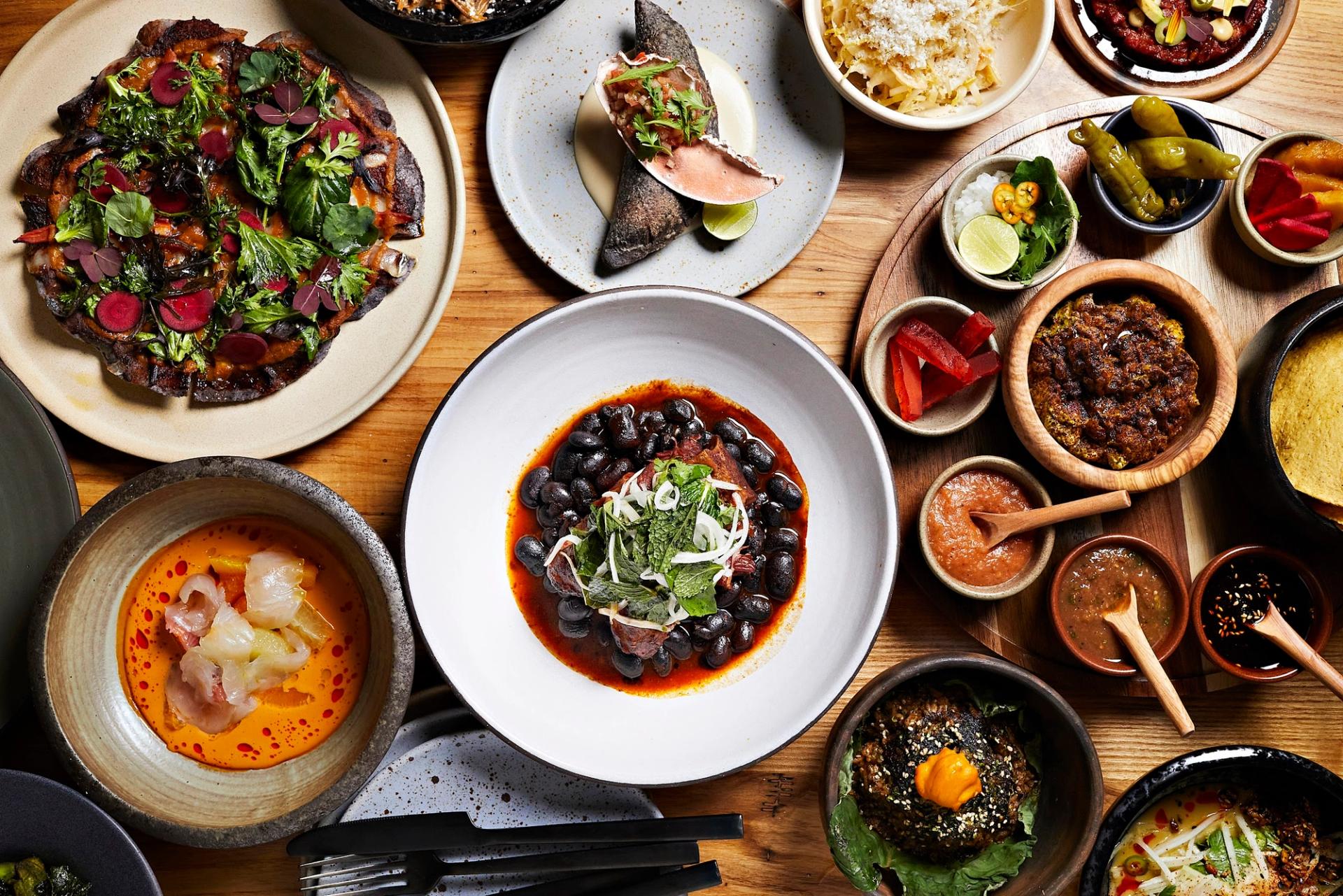 A full table at Pascual