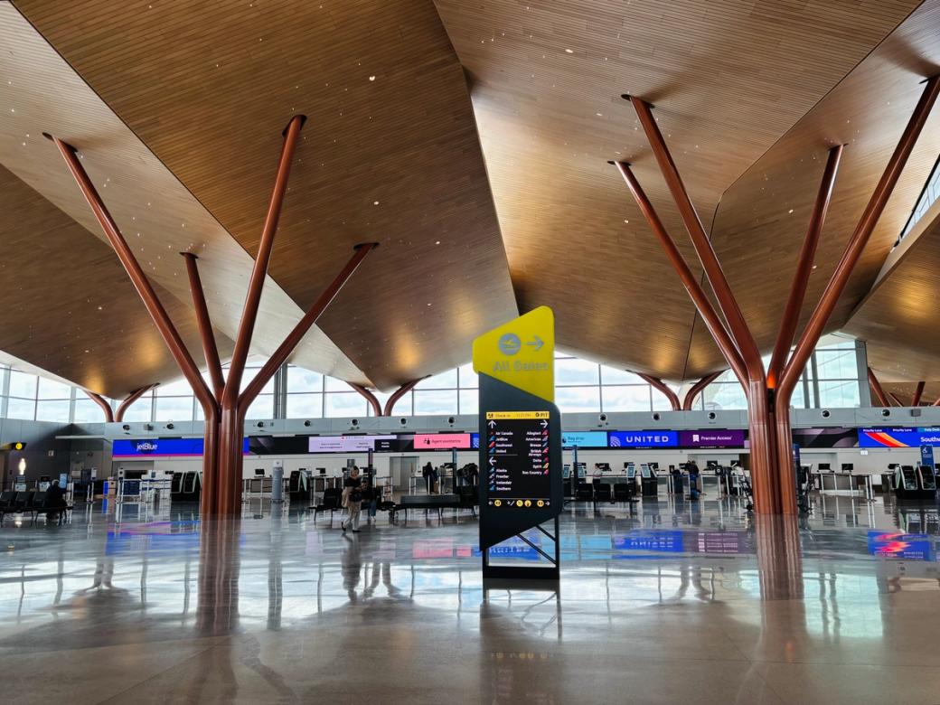 new PIT terminal with wooden ceiling and starlights