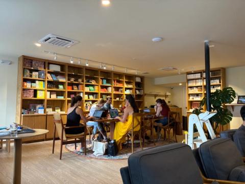 The dining area at Flor. (Kaela Cote-Stemmermann/City Cast DC)