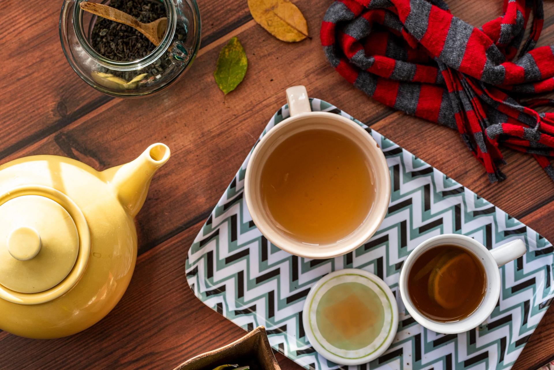 A tea set on a table.