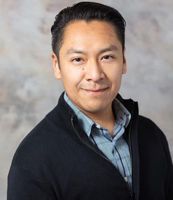 Headshot of Alex Linares from UIC’s Great Cities Institute