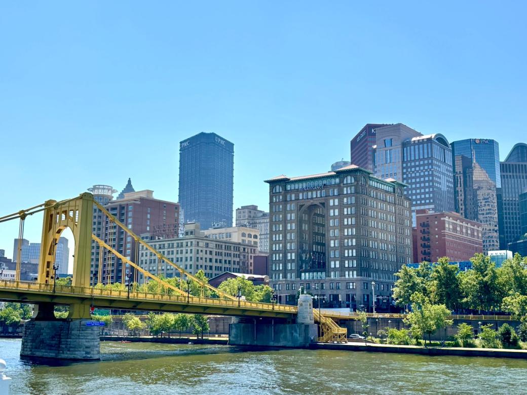 Clemente Bridge and city skyline