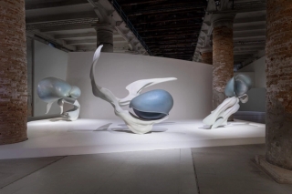Marguerite Humeau, Migrations, The Milk of Dreams, 2022. Roberto Marossi.