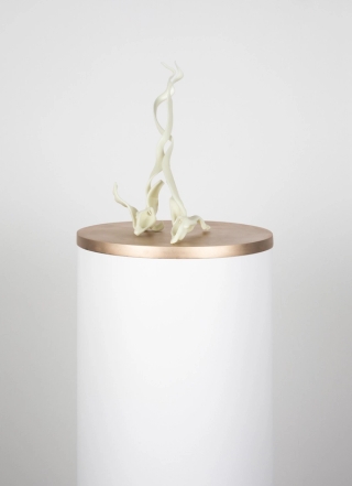 Marguerite Humeau, Xeno, 2021.