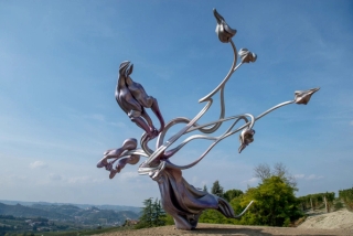 Marguerite Humeau, RISE, 2021.