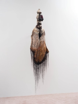 Marguerite Humeau, Skura (The Conference in the Air II), 2024.