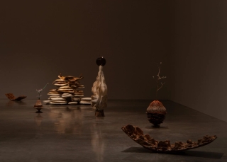Marguerite Humeau, meys, 2023. White Cube (Julia Andréone