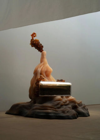 Marguerite Humeau, Torches, 2025. Julia Andréone.