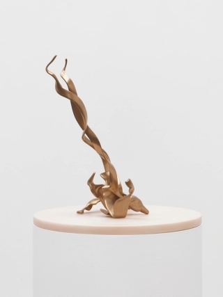 Marguerite Humeau, Xeno, 2023.