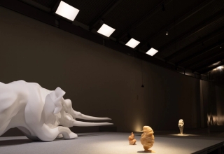 Marguerite Humeau, Torches, 2025. Mathilde Agius