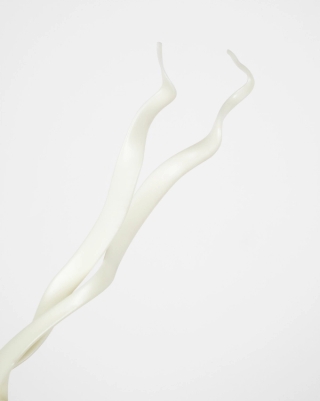 Marguerite Humeau, Xeno, 2021.