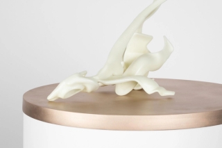 Marguerite Humeau, Xeno, 2021.
