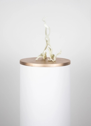 Marguerite Humeau, Xeno, 2021.