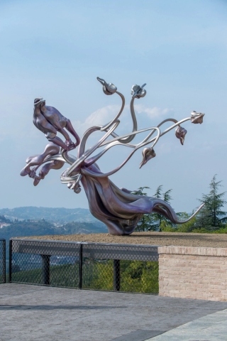 Marguerite Humeau, RISE, 2021.