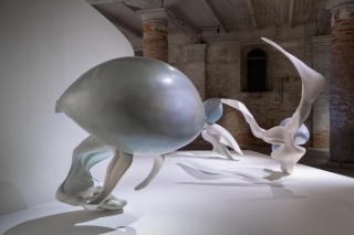 Marguerite Humeau, Migrations, The Milk of Dreams, 2022. Roberto Marossi.