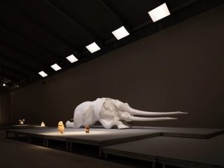 Marguerite Humeau, Torches, 2025. Mathilde Agius