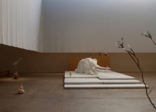 Marguerite Humeau, Torches, 2025. Julia Andréone.