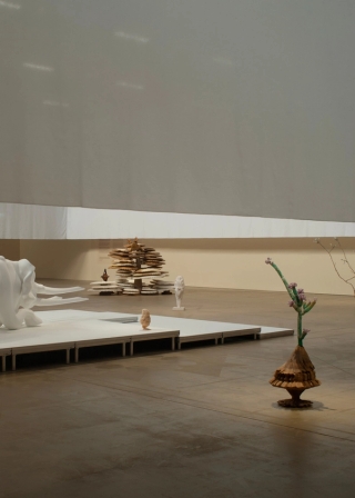 Marguerite Humeau, Torches, 2025. Julia Andréone.