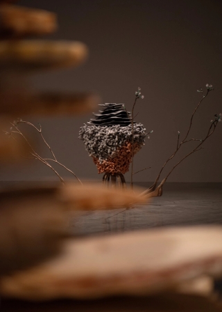 Marguerite Humeau, meys, 2023. White Cube (Julia Andréone