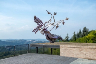 Marguerite Humeau, RISE, 2021.