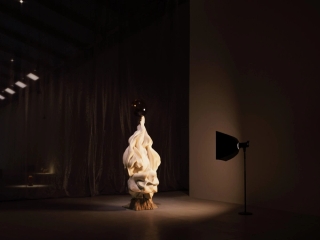 Marguerite Humeau, Torches, 2025. Mathilde Agius