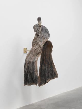 Marguerite Humeau, Skinu (The Conference in the Air IV-I “Flying Nest”), 2024.