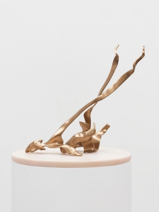 Marguerite Humeau, Xeno, 2023.