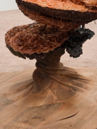 Marguerite Humeau, Skult (The Uprooted), 2024.