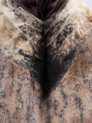 Marguerite Humeau, Skura (The Conference in the Air II), 2024.