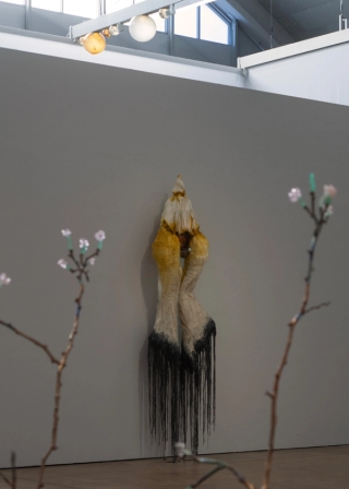Marguerite Humeau, Torches, 2025. Julia Andréone.