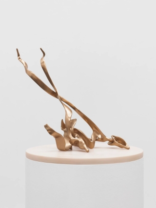 Marguerite Humeau, Xeno, 2023.