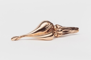 Marguerite Humeau, Shameless Venus, A 20-year-old female human has ingested a mole's brain, 2018.