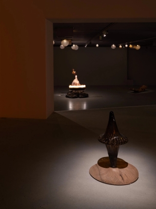 Marguerite Humeau, Torches, 2025. Mathilde Agius