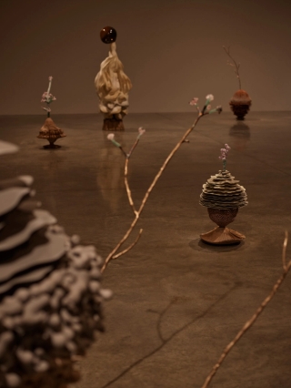 Marguerite Humeau, meys, 2023. White Cube (Ollie Hammick).