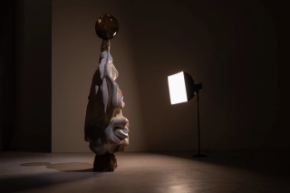 Marguerite Humeau, Torches, 2025. Mathilde Agius