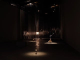 Marguerite Humeau, Torches, 2025. Mathilde Agius