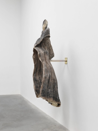 Marguerite Humeau, Skinu (The Conference in the Air IV-I “Flying Nest”), 2024.