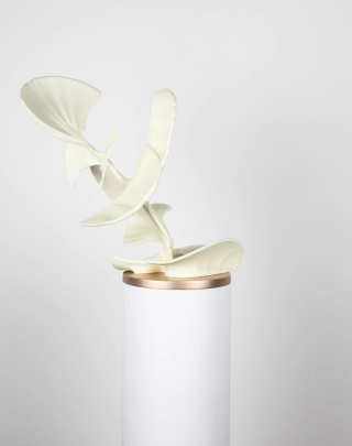 Marguerite Humeau, Ambedo, 2021.