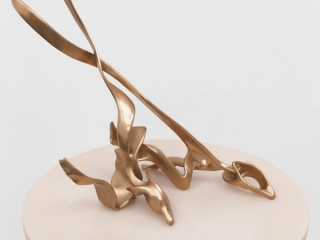 Marguerite Humeau, Xeno, 2023.