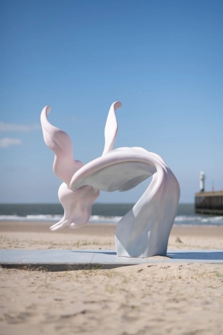 Marguerite Humeau, The Dancer V, Beaufort 21, 2021. Filip Claessens.