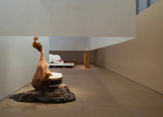 Marguerite Humeau, Torches, 2025. Julia Andréone.