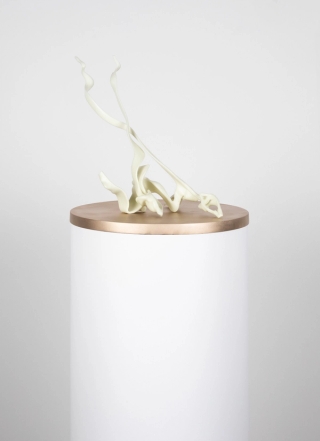 Marguerite Humeau, Xeno, 2021.