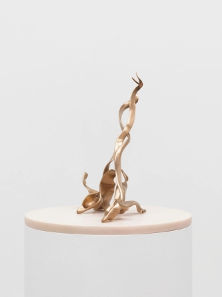 Marguerite Humeau, Xeno, 2023.