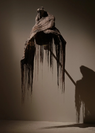 Marguerite Humeau, Torches, 2025. Julia Andréone.