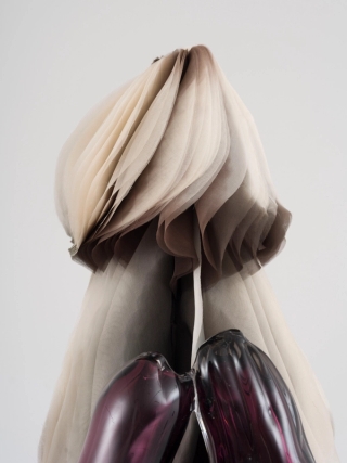 Marguerite Humeau, Skura (The Conference in the Air II), 2024.