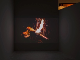 Marguerite Humeau, Torches, 2025. Mathilde Agius