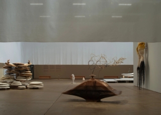 Marguerite Humeau, Torches, 2025. Julia Andréone.