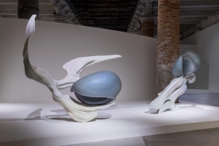 Marguerite Humeau, Migrations, The Milk of Dreams, 2022. Roberto Marossi.